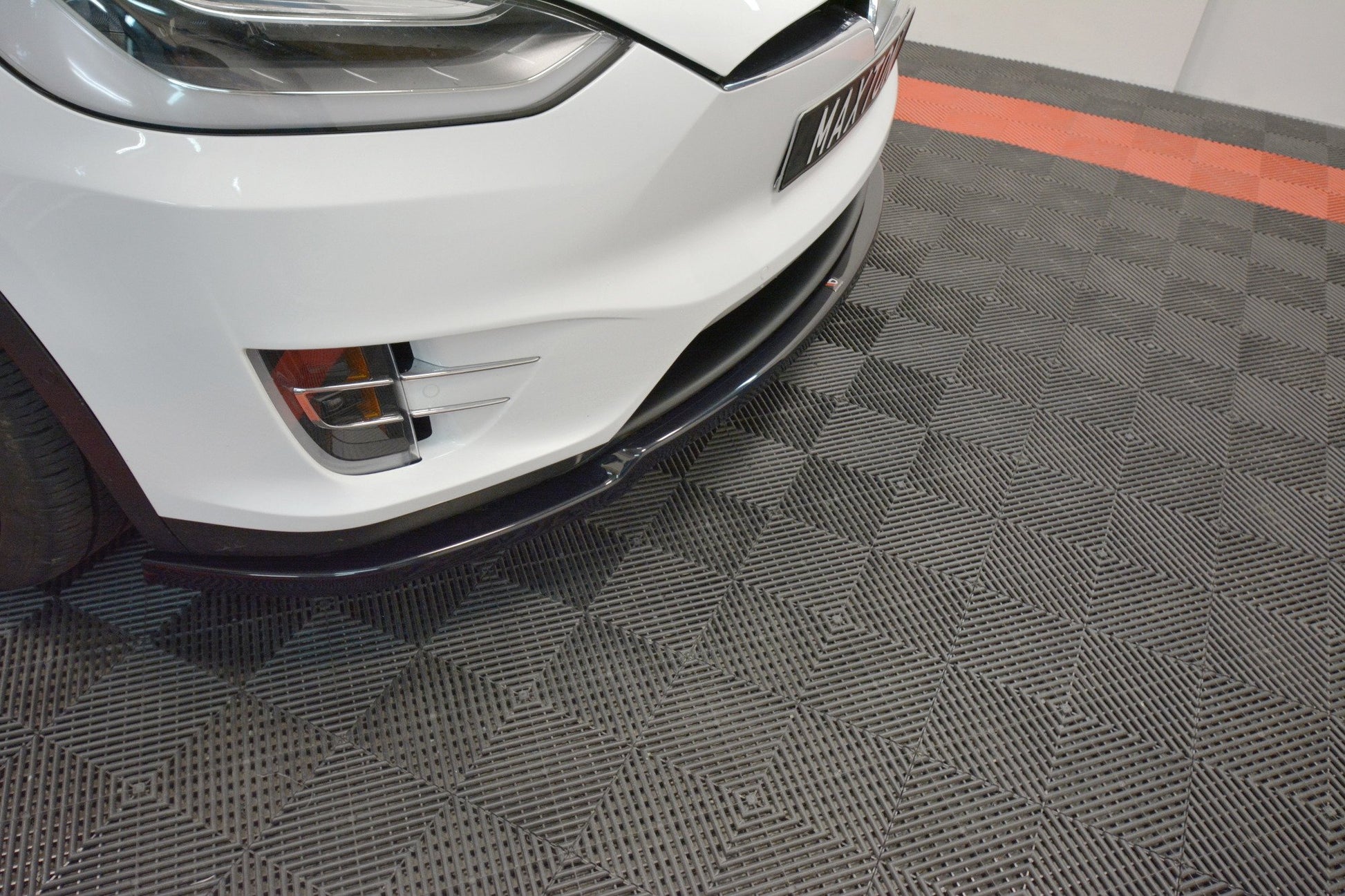 Front Ansatz V.1 für TESLA MODEL X schwarz Hochglanz