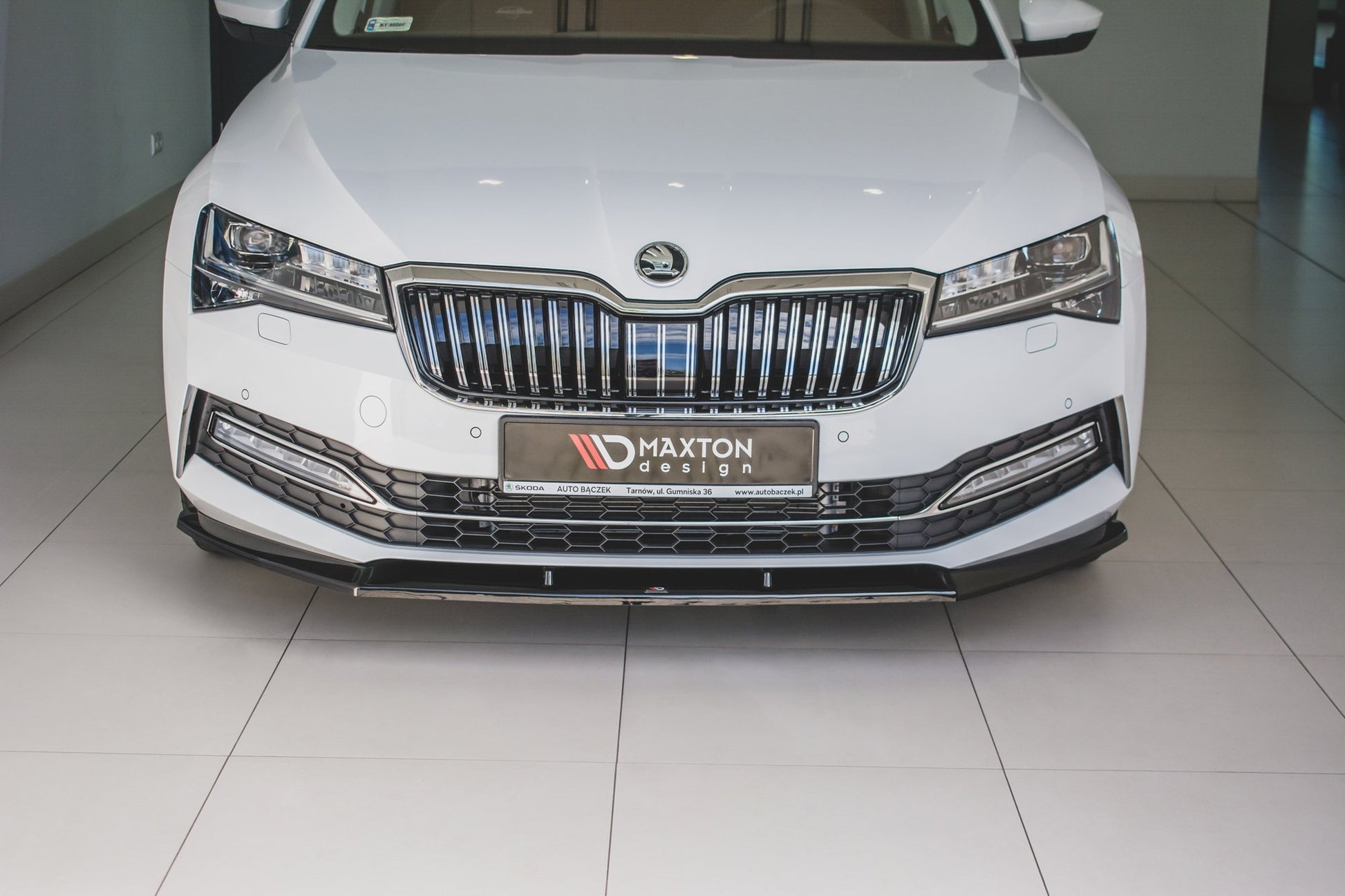 Front Ansatz V.2 für Skoda Superb Liftback / Combi Mk3 Facelift schwarz Hochglanz