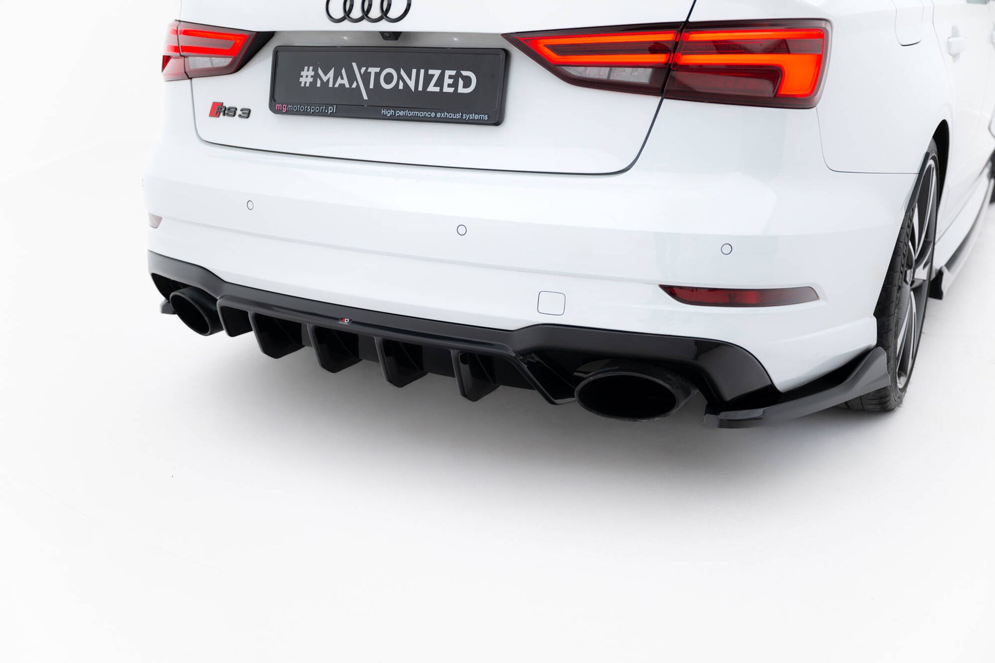 Diffusor Heck Ansatz V.2 für Audi RS3 Limousine 8V Facelift schwarz Hochglanz
