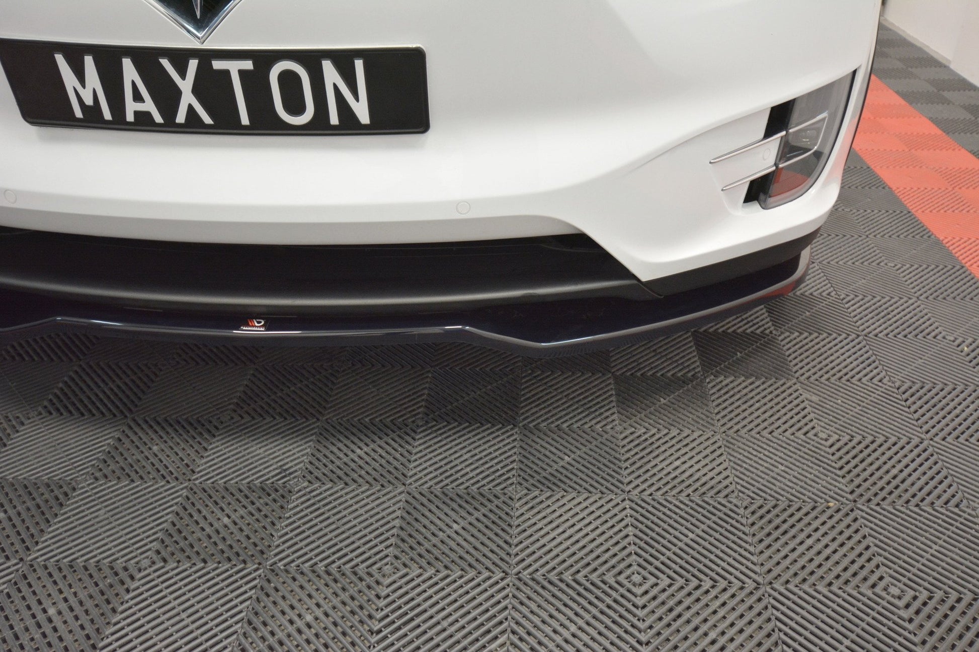 Front Ansatz V.2 für TESLA MODEL X schwarz Hochglanz