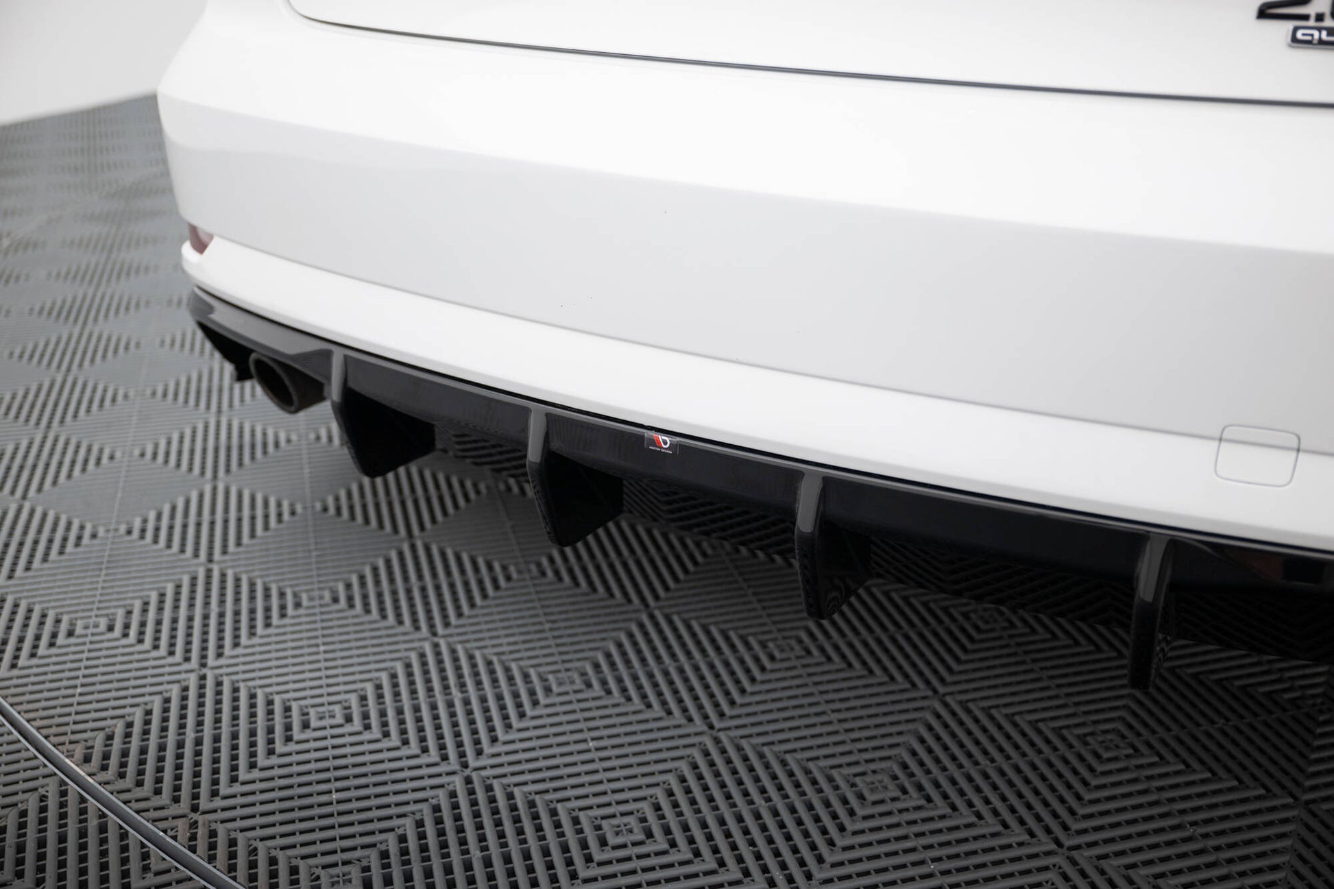 Diffusor Heck Ansatz für Audi A3 Limousine 8V Facelift  (Einzelauspuff li. re.)