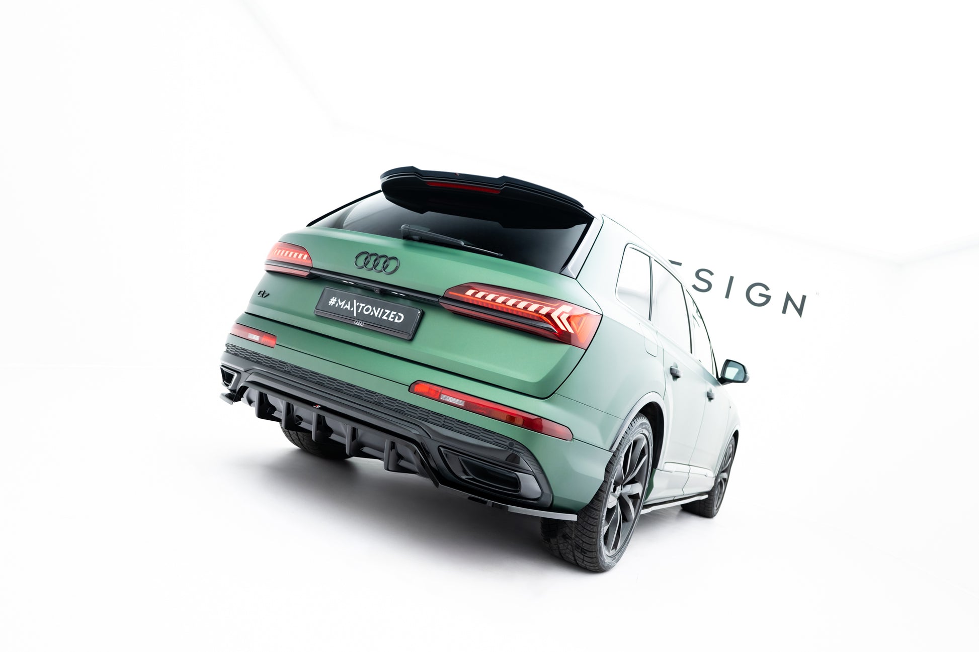 Mittlerer Cup Diffusor DTM Look Heck Ansatz für Audi RSQ8 Mk1 Facelift schwarz Hochglanz