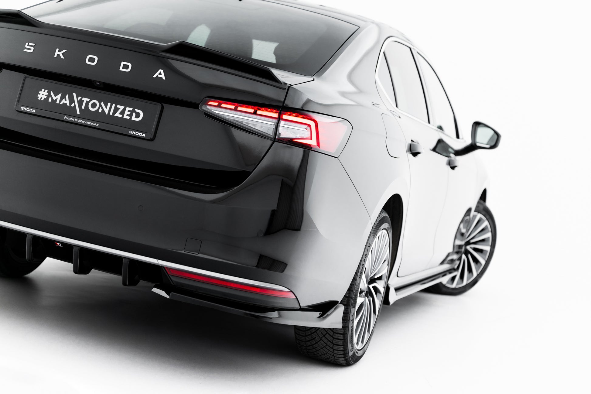 Heck Ansatz Flaps Diffusor V.2 für Skoda Superb Mk4 schwarz Hochglanz