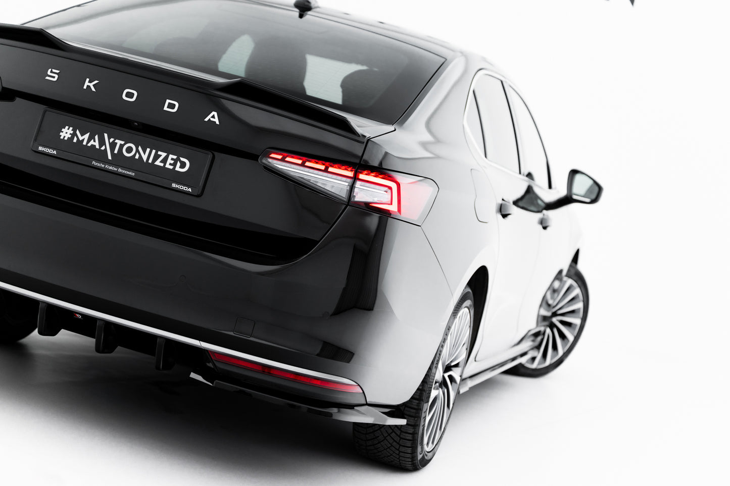 Heck Ansatz Flaps Diffusor V.1 für Skoda Superb Mk4 schwarz Hochglanz
