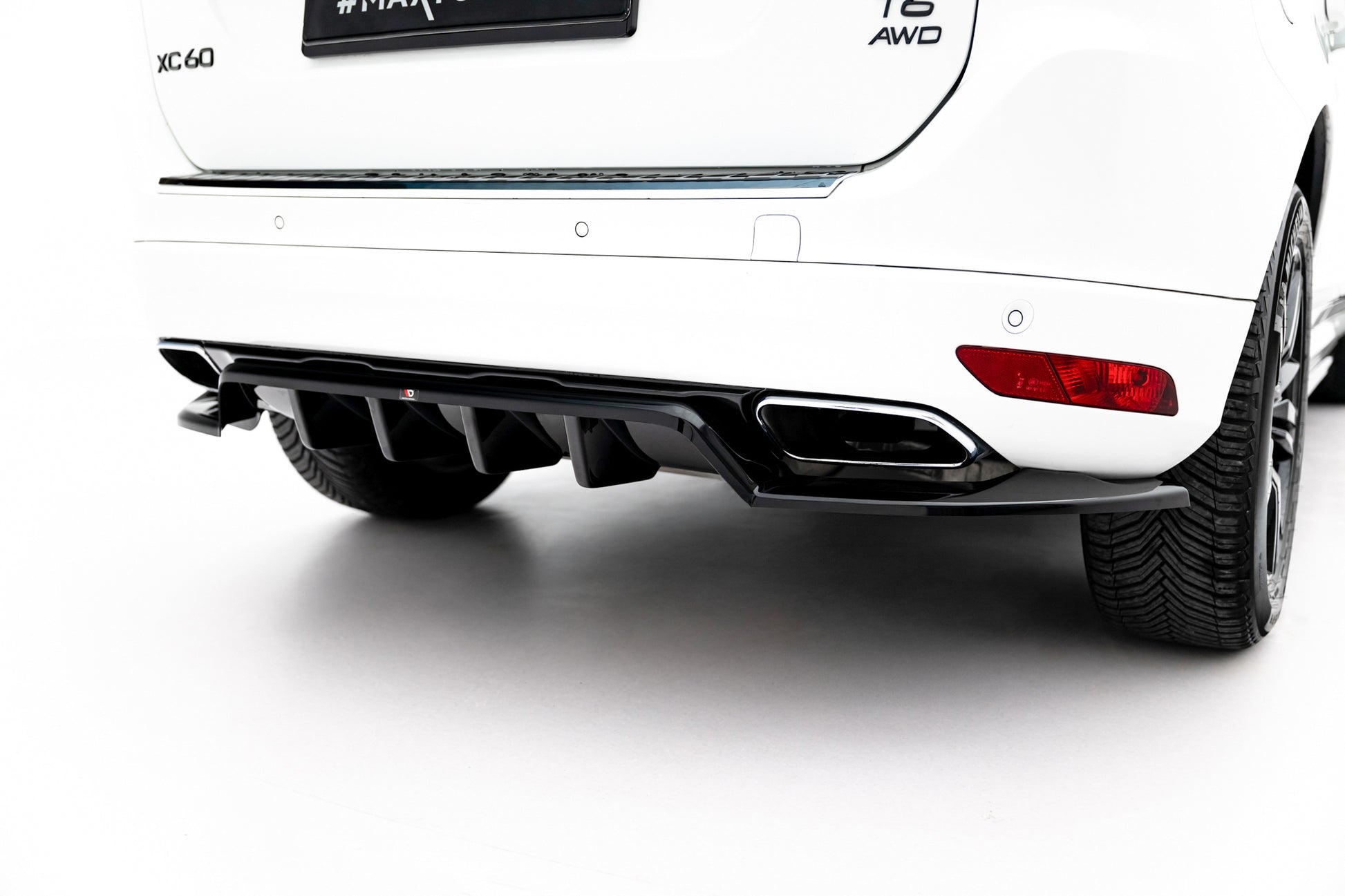 Mittlerer Cup Diffusor DTM Look Heck Ansatz für Volvo XC60 Mk1 Facelift schwarz Hochglanz