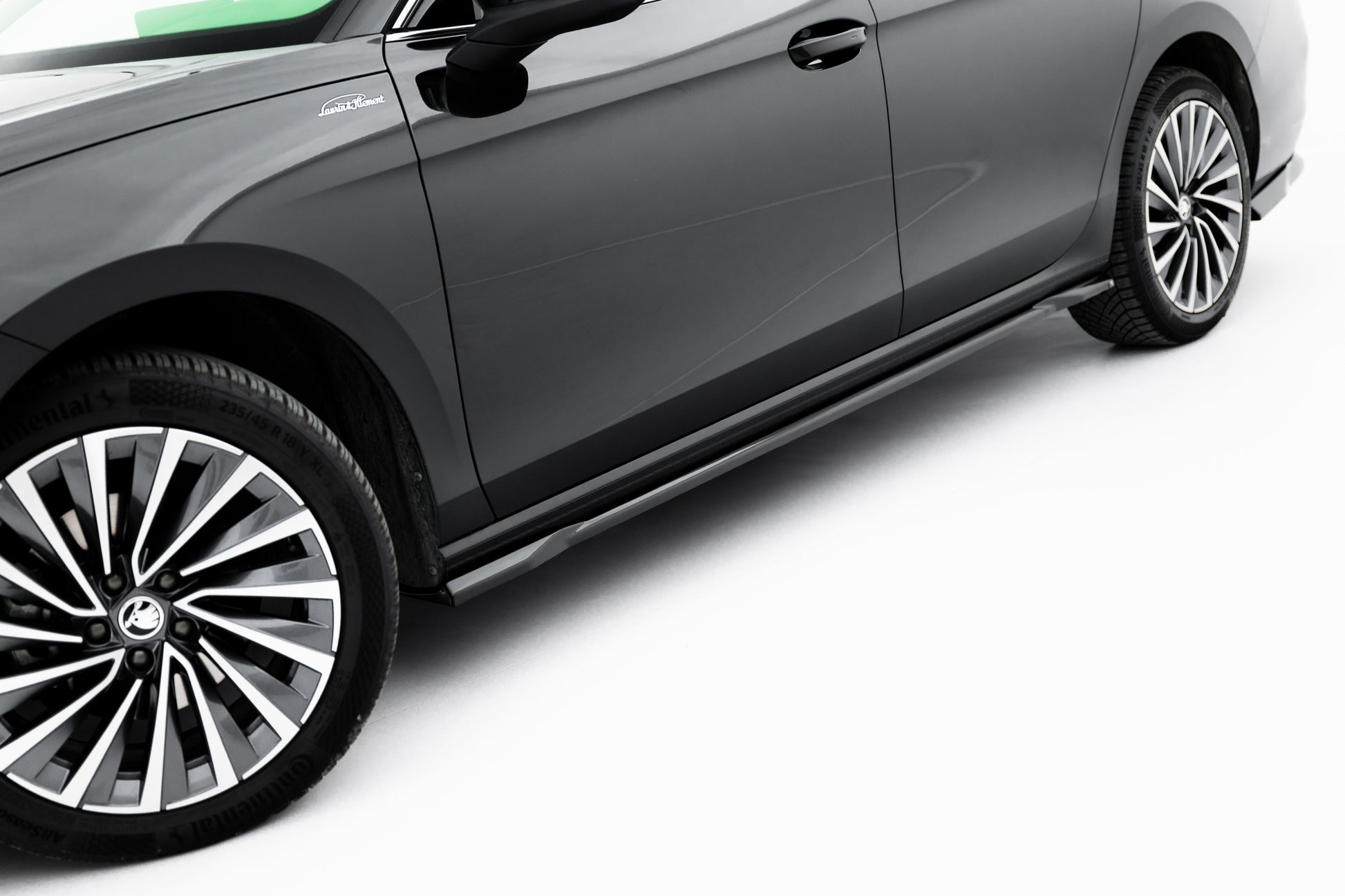 Seitenschweller Ansatz für V.1 für Skoda Superb Mk4 schwarz Hochglanz