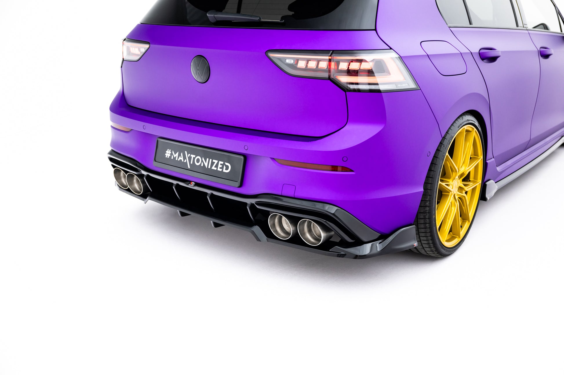 Mittlerer Cup Diffusor DTM Look Heck Ansatz für V.1 VW Golf R  Mk8 / Mk8 Facelift schwarz Hochglanz