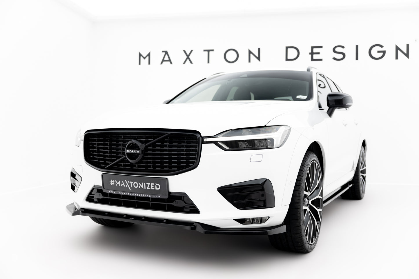 Front Ansatz V.2 für Volvo XC60 Mk2 R-Design schwarz Hochglanz