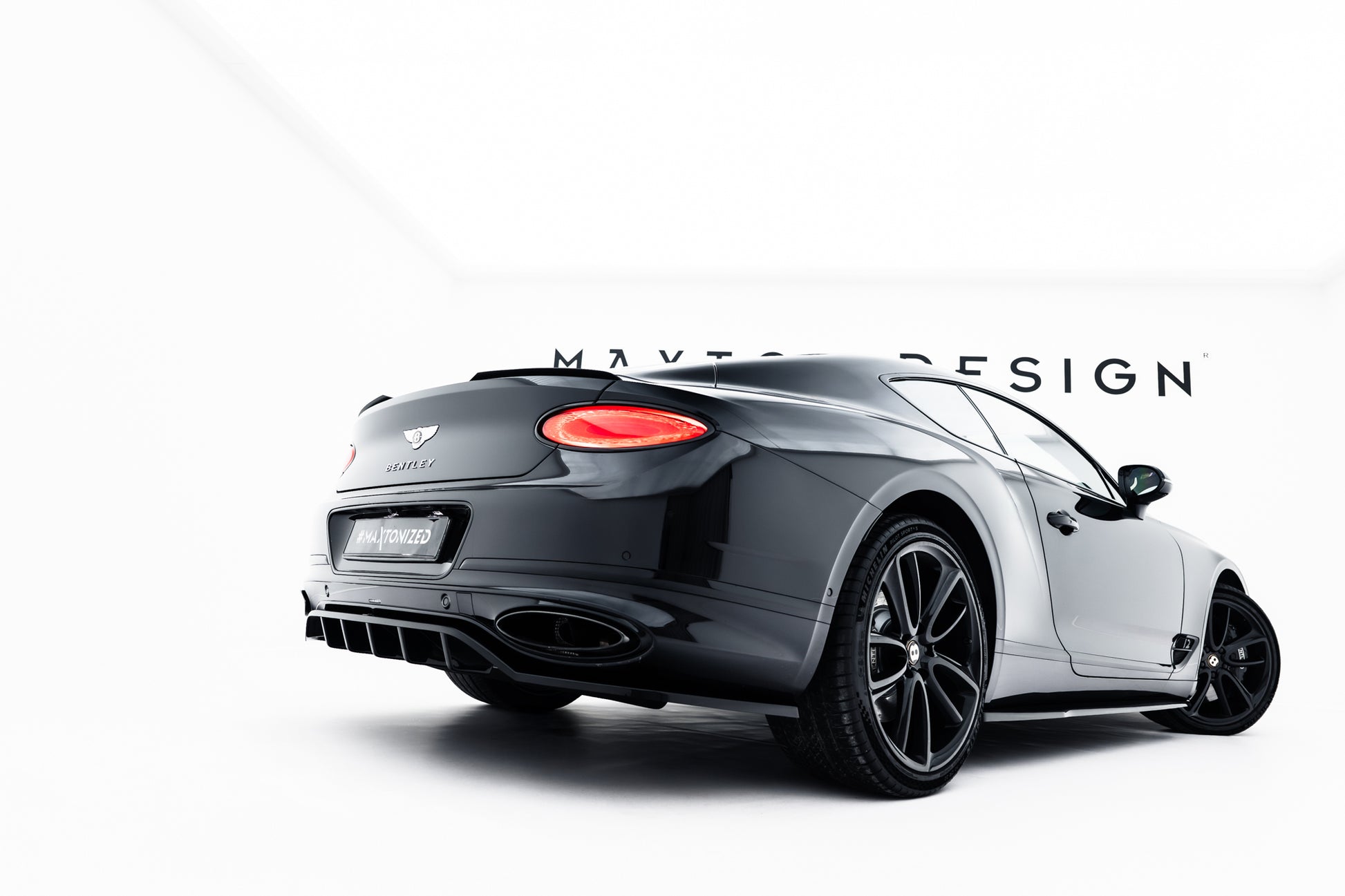 Mittlerer Cup Diffusor DTM Look Heck Ansatz für Bentley Continental GT Coupe Mk3 schwarz Hochglanz