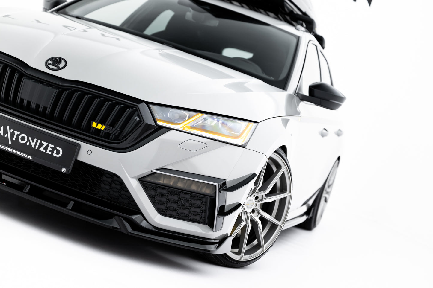 Front Ansatz V.5 für Skoda Octavia RS Mk4 schwarz Hochglanz