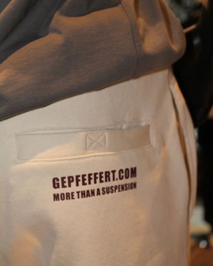 gepfeffert.com / More than a suspension - Shorts