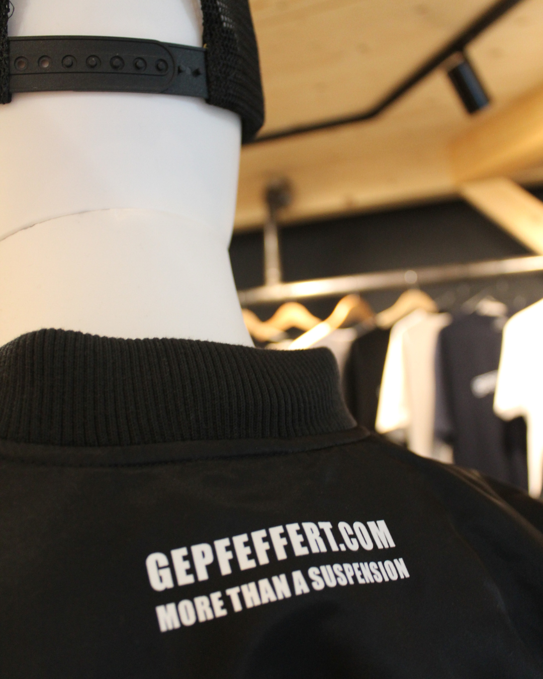 gepfeffert.com® Hoodie - "Austria-EDITION" - Black