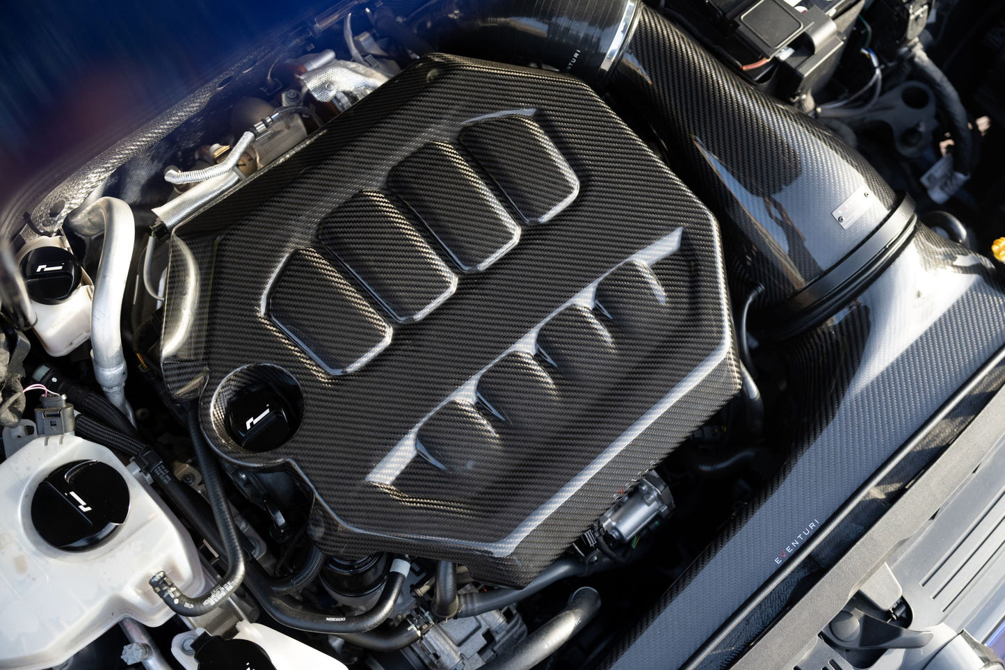 Eventuri Carbon Motorabdeckung für VW Golf 8 GTI und R