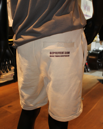 gepfeffert.com / More than a suspension - Shorts