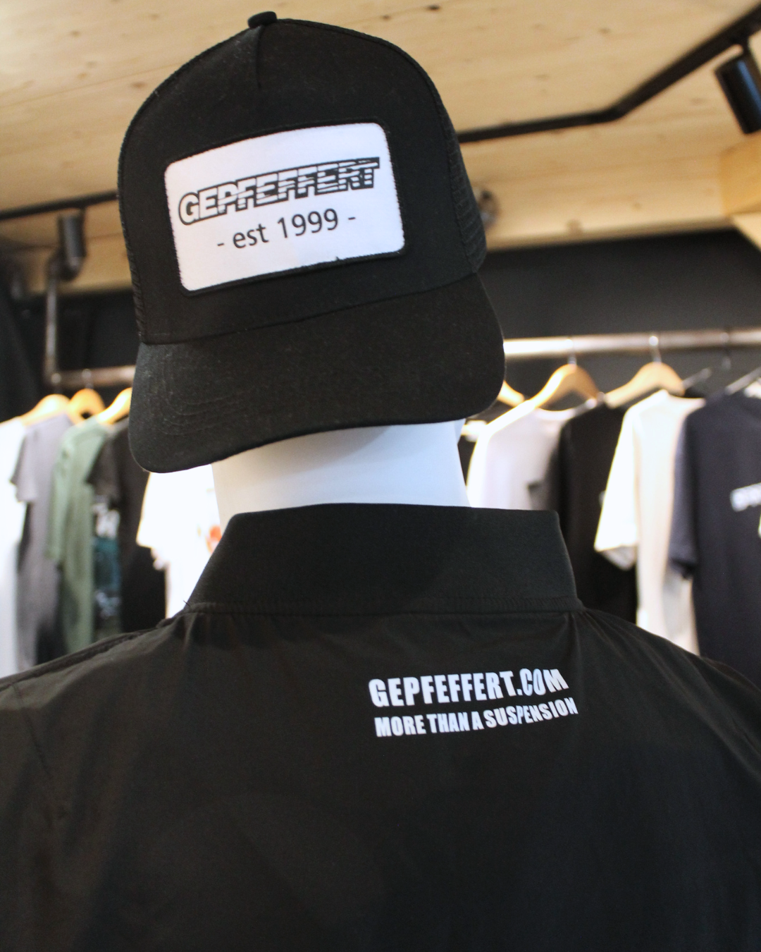 gepfeffert.com® Hoodie - "Austria-EDITION" - Black