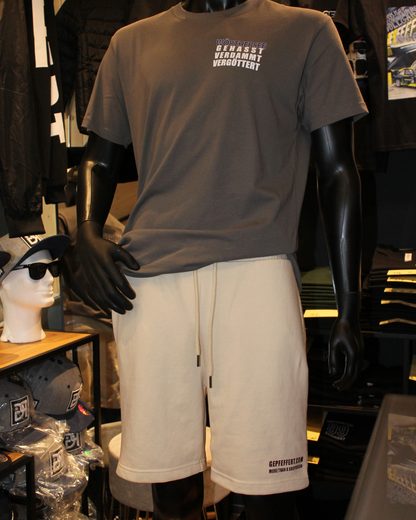 gepfeffert.com / More than a suspension - Shorts