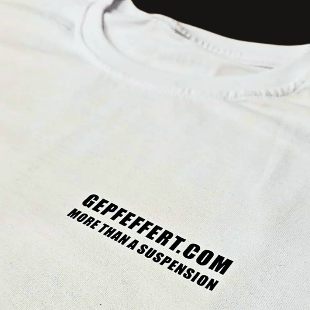 gepfeffert.com / More than a suspension T-Shirt Weiß - gepfeffert.com