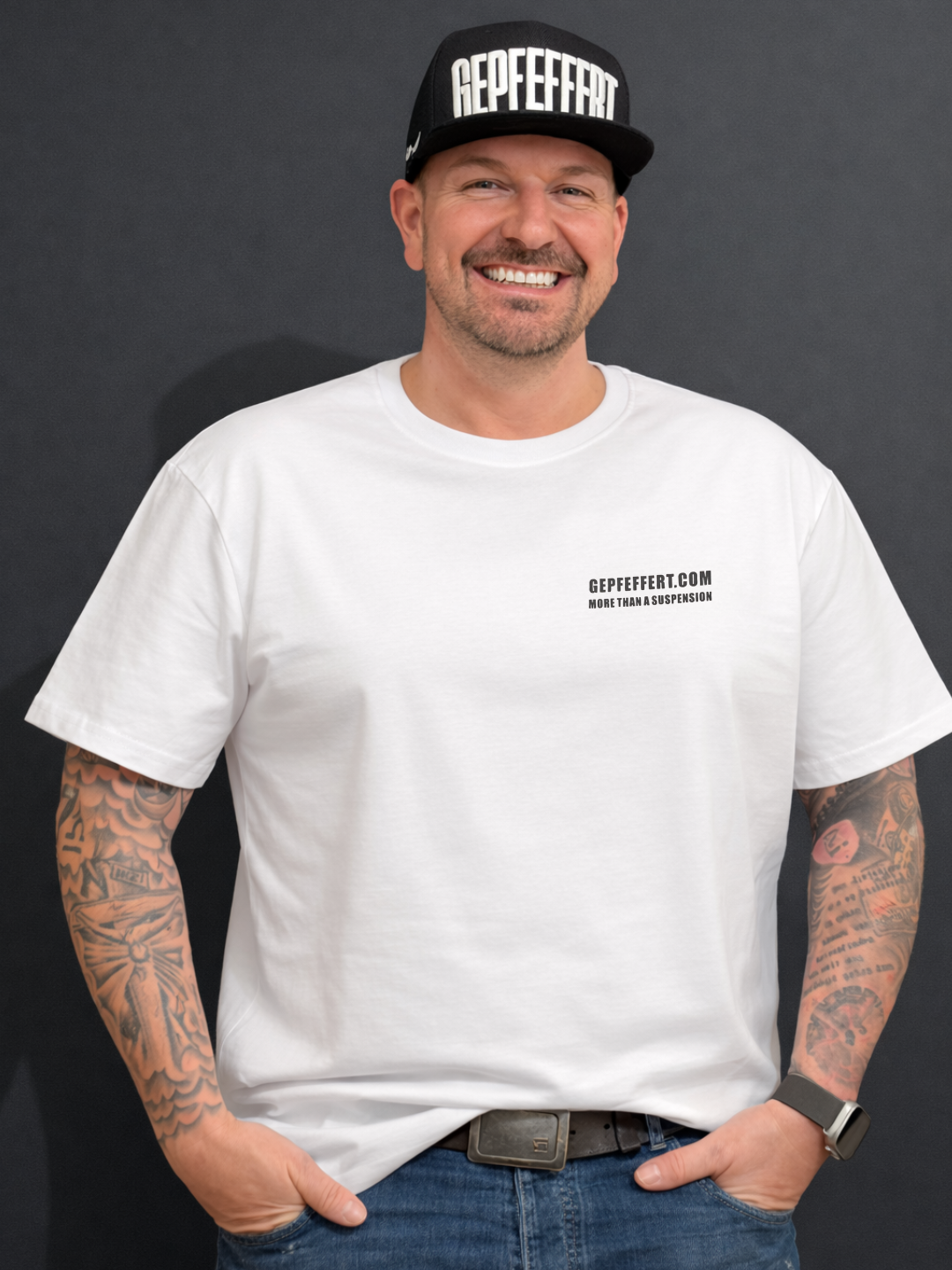 gepfeffert.com / More than a suspension T-Shirt Weiß - gepfeffert.com