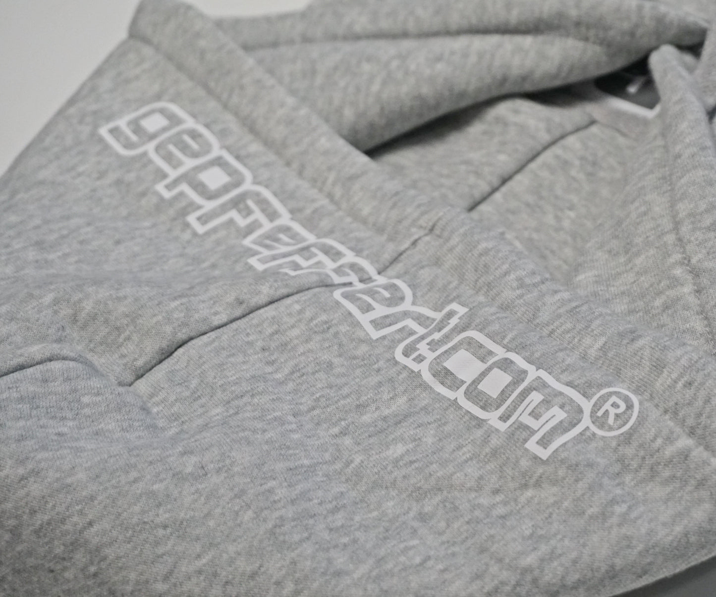 gepfeffert.com® Hoodie  - GP-Logo (weiß) - gepfeffert.com