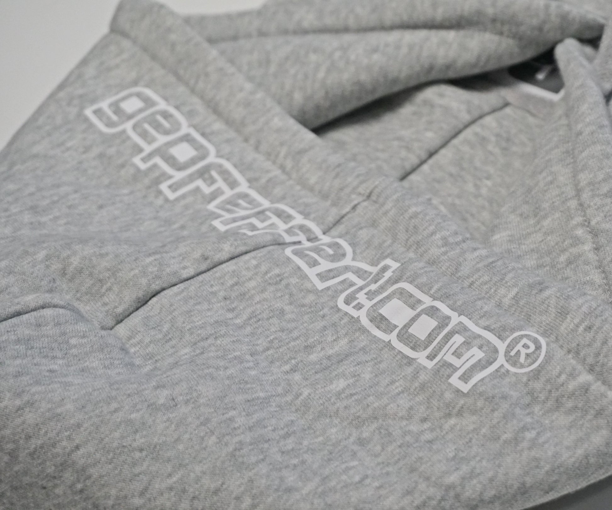 gepfeffert.com® Hoodie  - GP-Logo (weiß) - gepfeffert.com