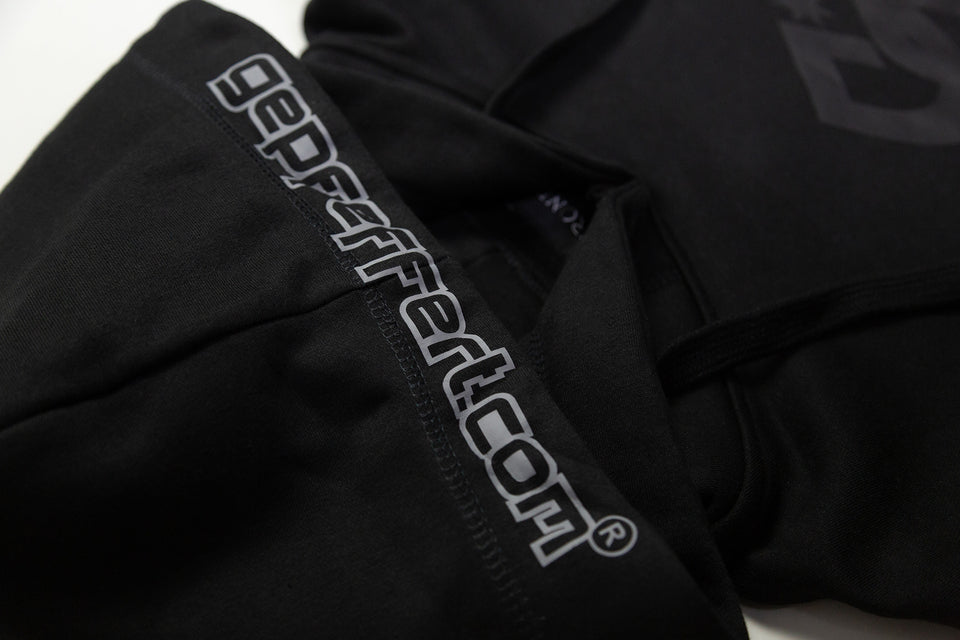 gepfeffert.com® Hoodie (schwarz)  - GP-Logo (schwarz) - gepfeffert.com